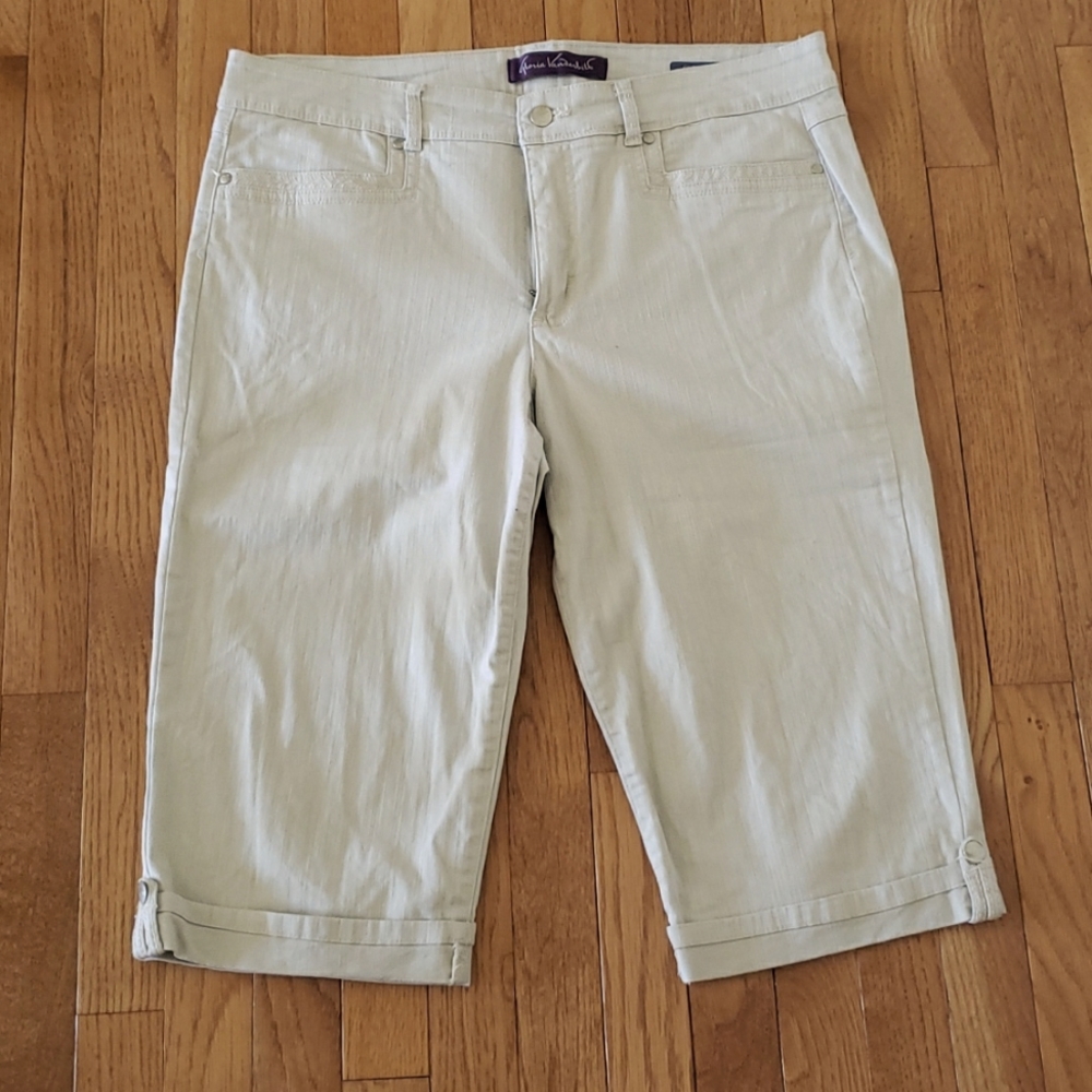 Women's Capris